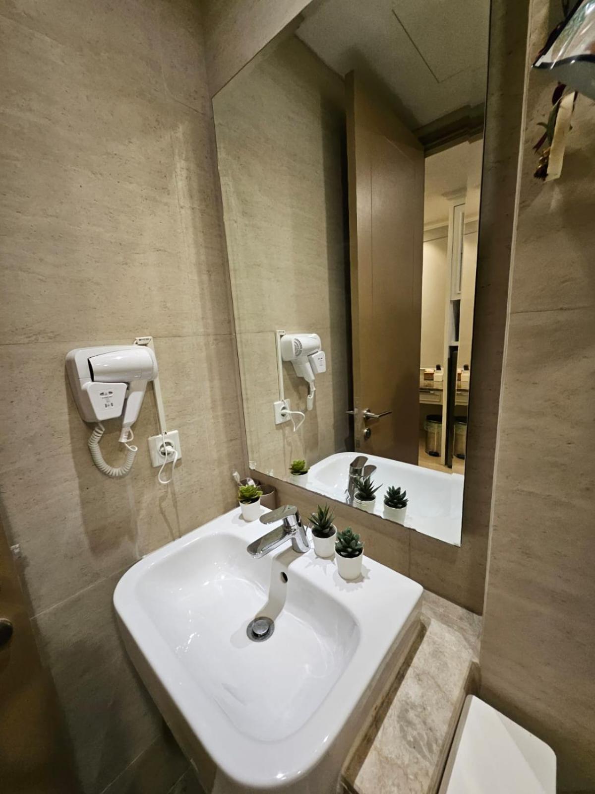 Gold Coast Apartemen Pik By Dluxx จาการ์ตา ภายนอก รูปภาพ